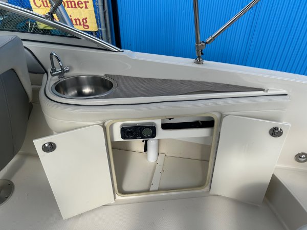 Used 2010 Sea Ray 260 Sundeck Power Boat for sale